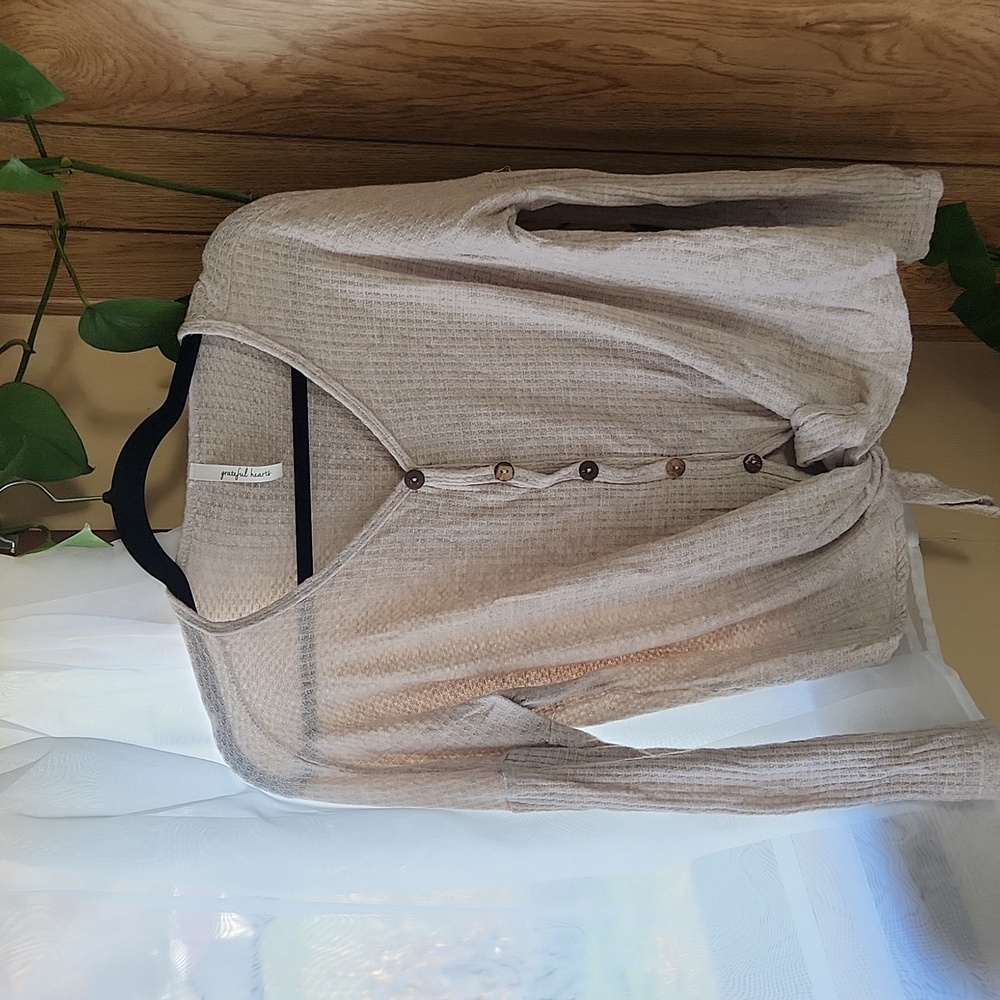 Grateful Hearts cozy long sleeve shirt size Medium cream color